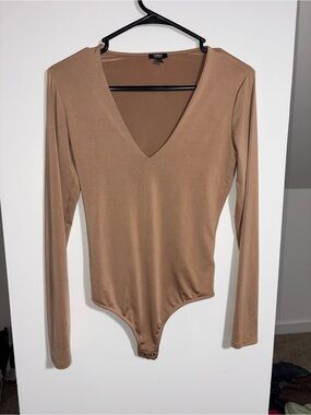 Express Women's Long Sleeve V-Neck Bodysuit in Camel